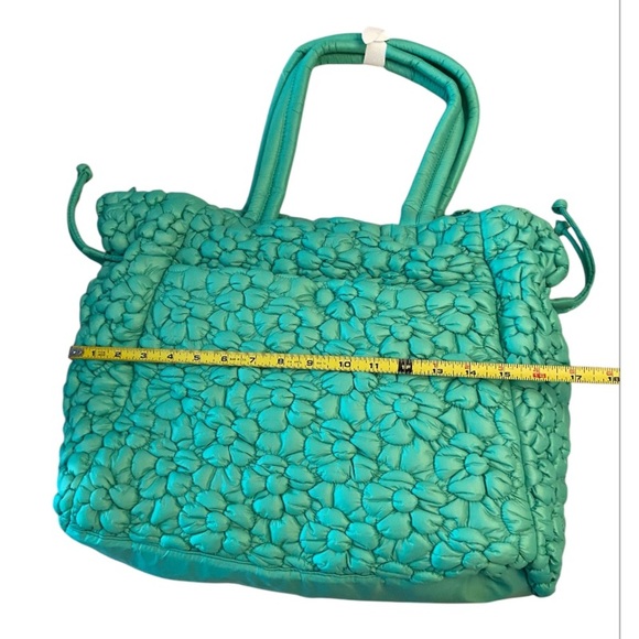 NWT WILDFOX LARGE PUFFY TOTE BAG - GREEN - Picture 3 of 7